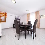 米里亚娜别墅公寓 特罗吉尔