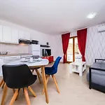 米里亚娜别墅公寓 特罗吉尔