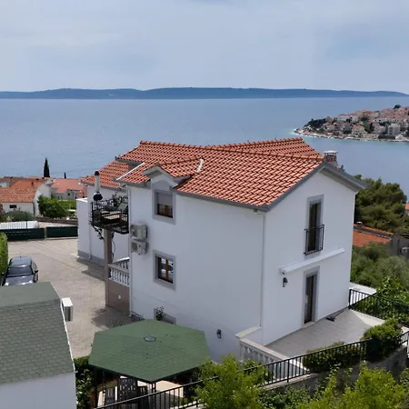 Mirjana Апартаменты Трогир