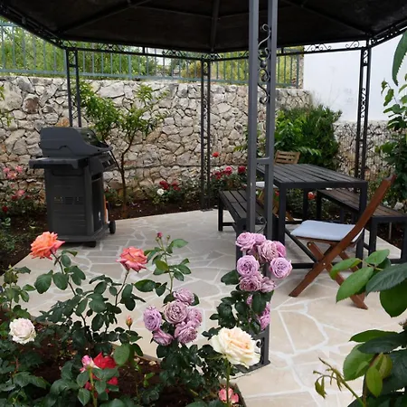 Mirjana Трогир