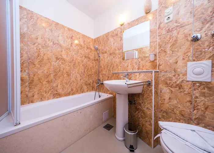 Mirjana * Τρογκίρ