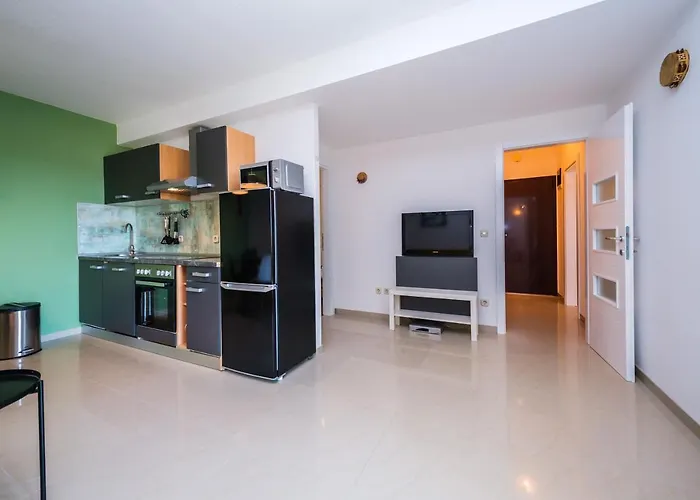 Mirjana * Τρογκίρ