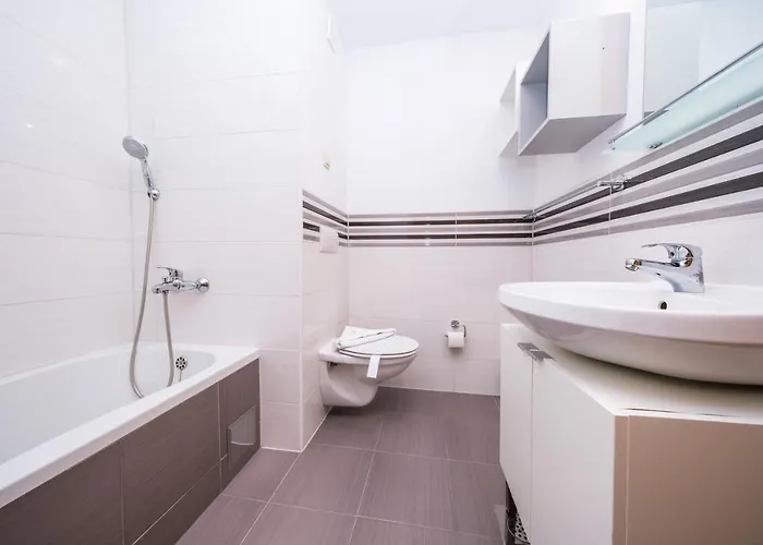 Mirjana * Τρογκίρ